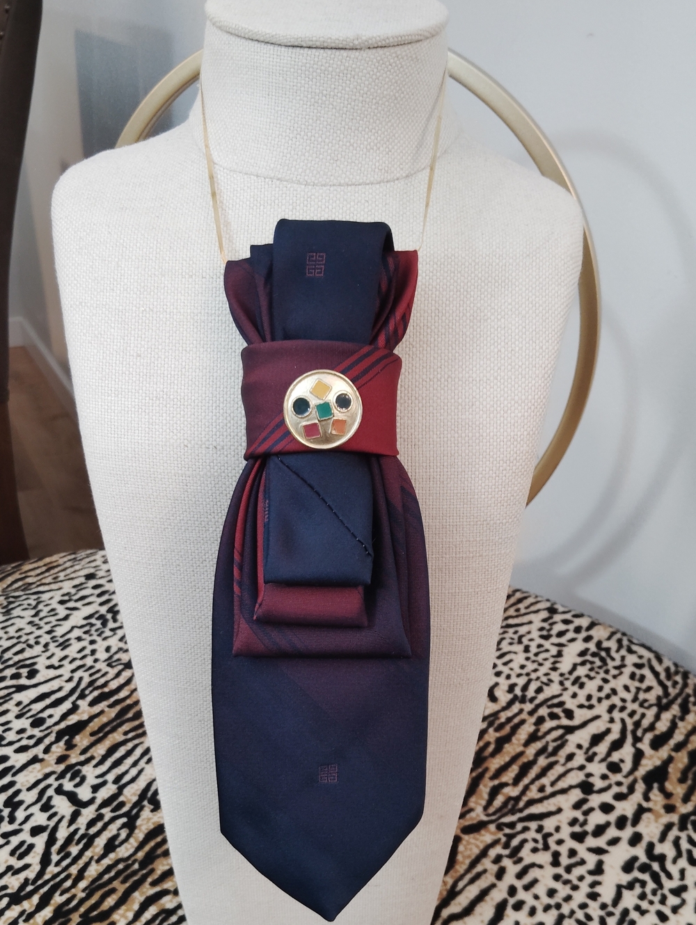 Givenchy Navy and Burgundy Silk Men's👔 w Decorative Brooch & Goldtone Necklace✨
